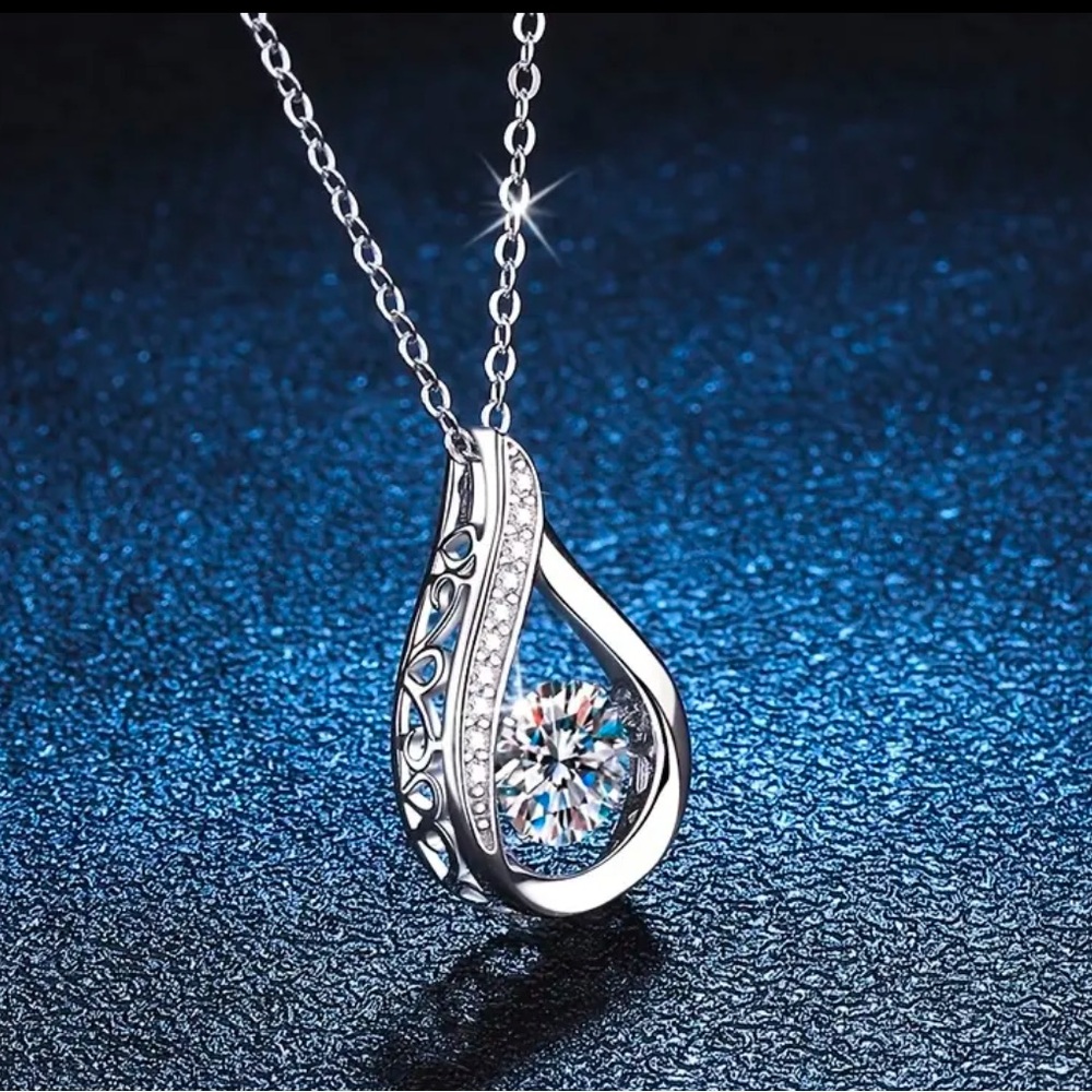 NWT 1ct Moissanite & S925 Platinum Pendant & Chain